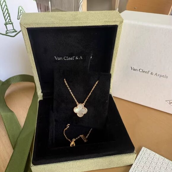 Van Cleef & Arpels Ladies' Necklace - Picture 5 of 5